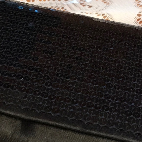 Clutch - Picture 2 of 6